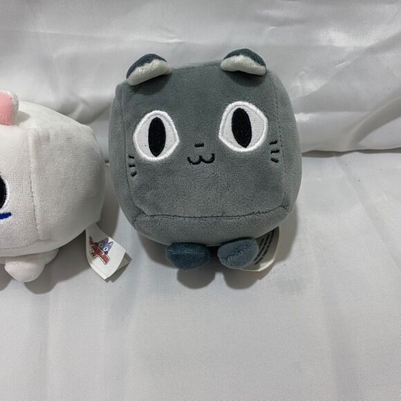 Pet Simulator Cats Plush Toy Set Multi-Character White Grey Stuffed Collectible - Picture 4 of 16